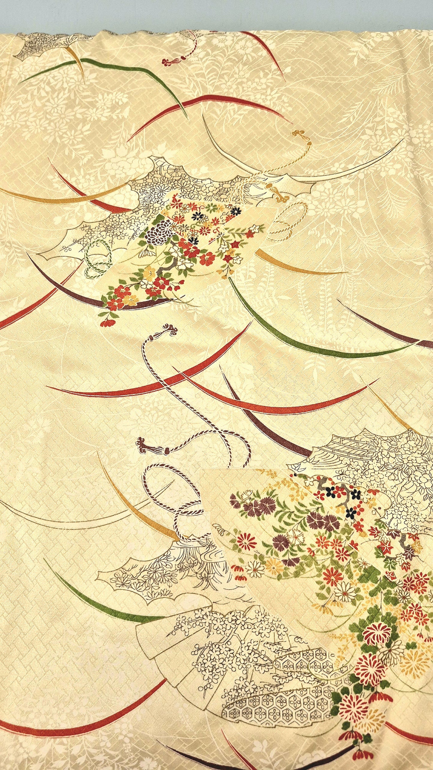 Złoto-żółte kimono komon