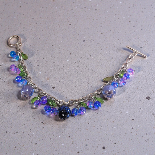 Bransoletka stal chirurgiczna szklane borówki i jagody w kolorze fioletowo-niebieskim. 