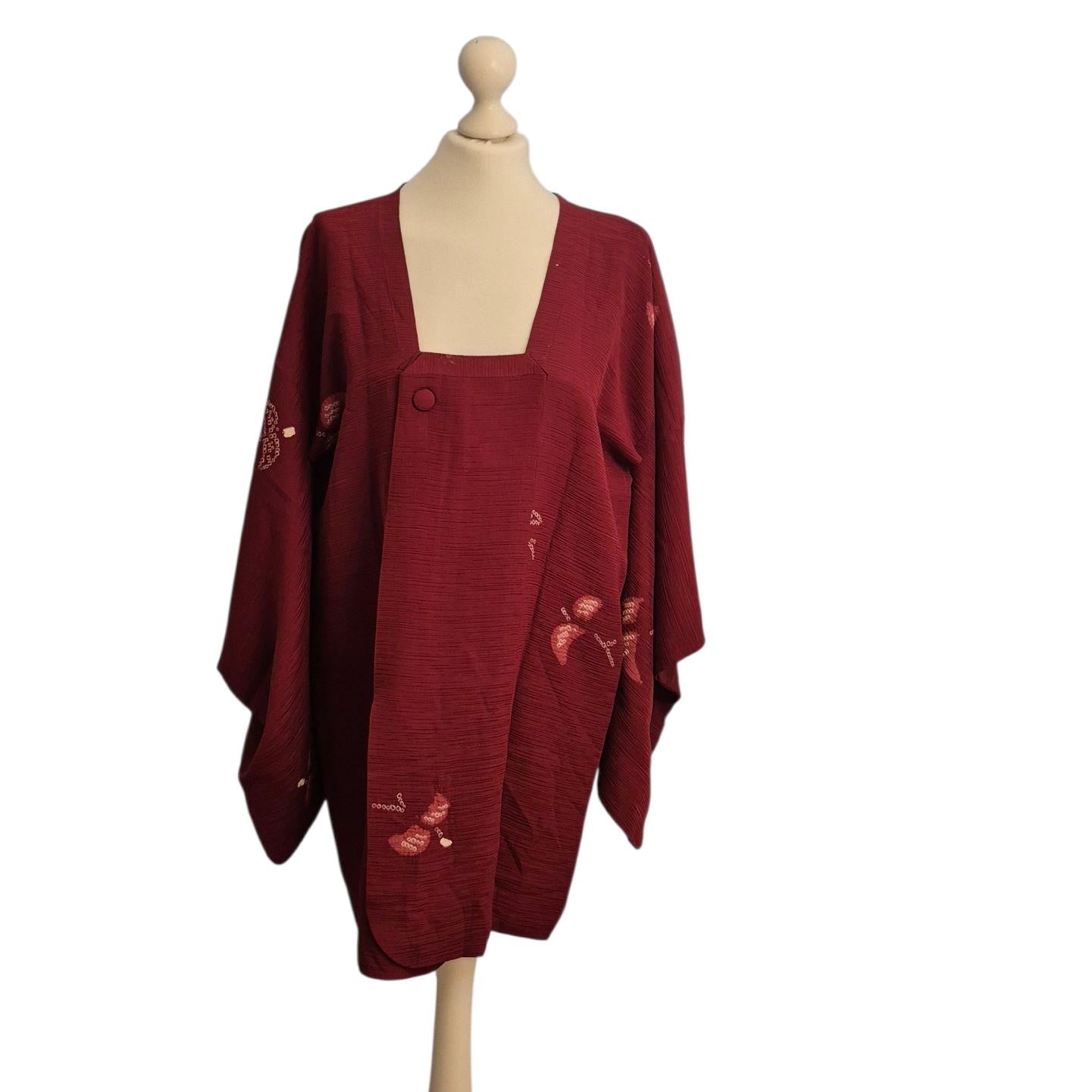 Bordowe michiyuki wzór robiony metodą tie-dye. 