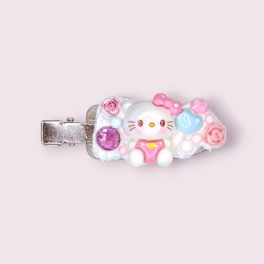 Kawaii Sanrio hairclip with Hello Kitty. Flower and pearl details. Lolita style. 