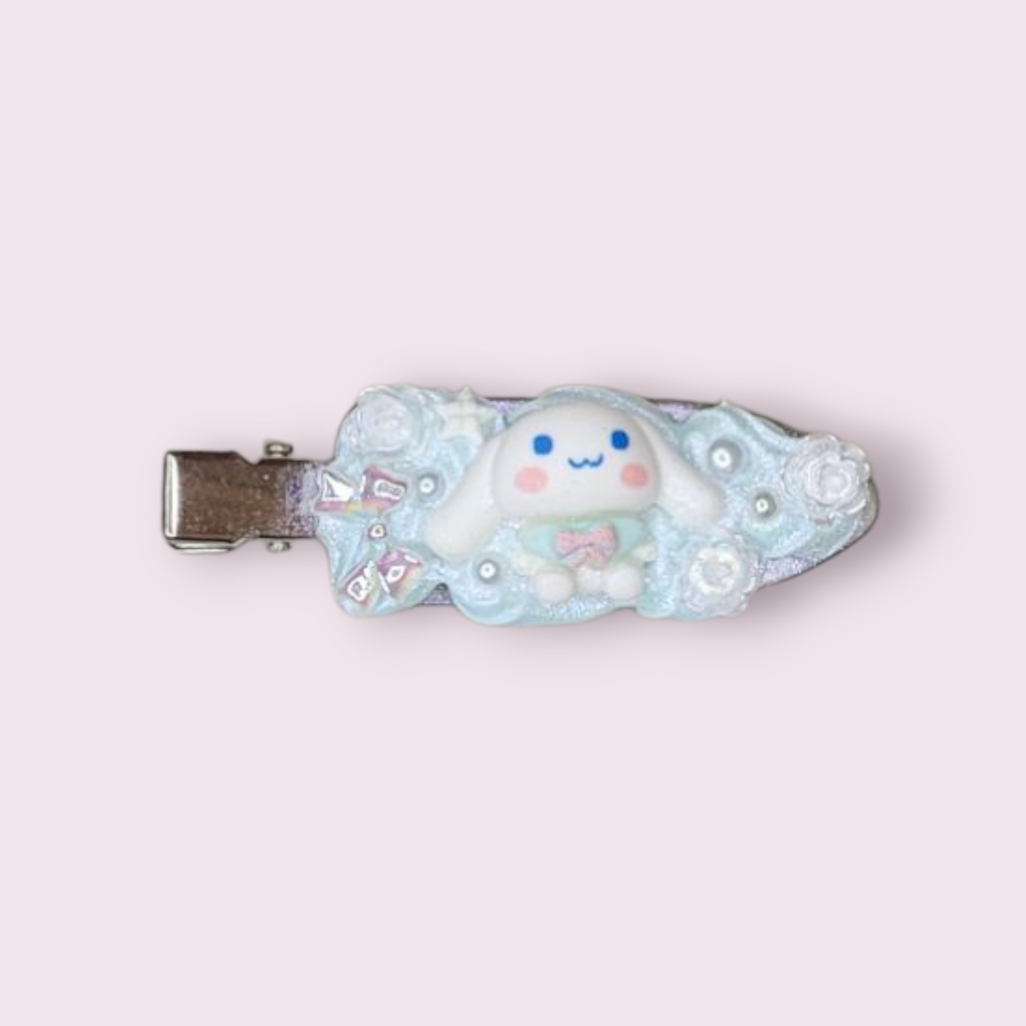 Kawaii Sanrio hairclip with winged Cinnamoroll. Pearl details. Lolita style. 