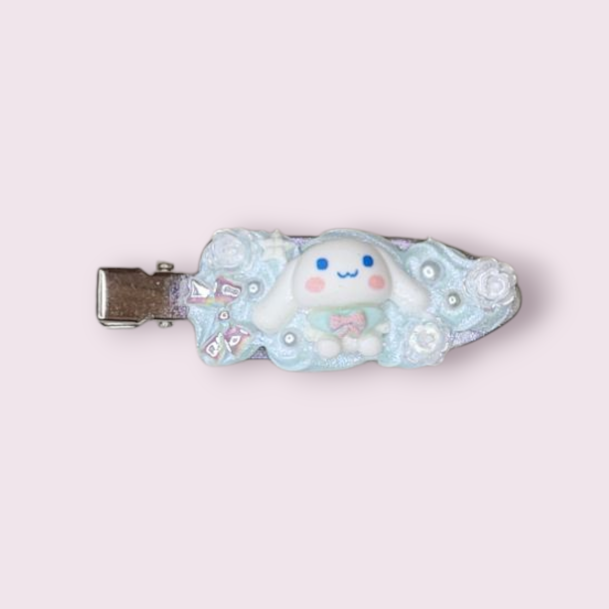 Kawaii Sanrio hairclip with winged Cinnamoroll. Pearl details. Lolita style. 